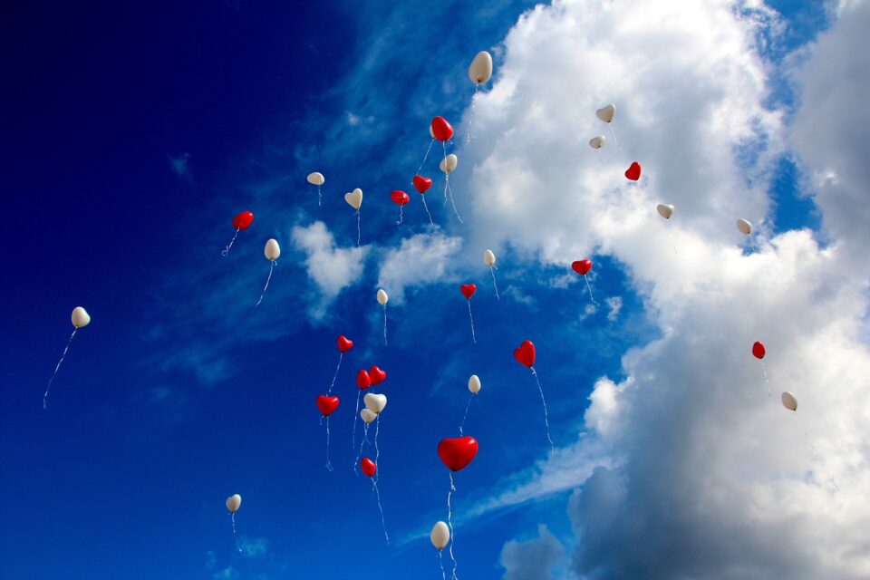 balloons, heart, nature, sky, clouds, love, romance, romantic, wedding day, flying, blue sky