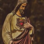 a statue of jesus holding his hands together