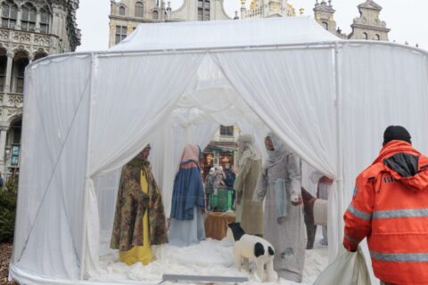 Kontroverzne jaslice u Bruxellesu šokirale Europu Belgium: BRUSSELS CHRISTMAS GRAND-PLACE NATIVITY SCENE