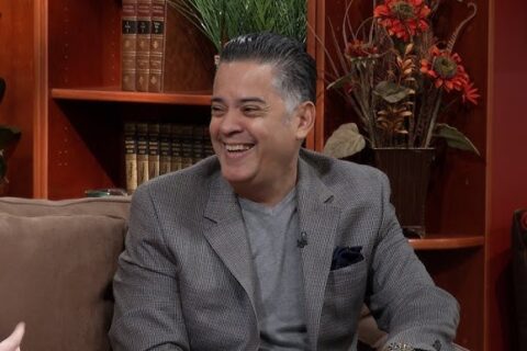 John Ramirez tijekom svjedočanstva govori o svom obraćenju i susretu s Isusom