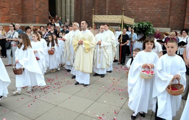 Procesija u Osijeku foto