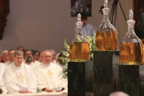 Sveta ulja blagoslovljena na Veliki četvrtak kao znak Božje prisutnosti i snage