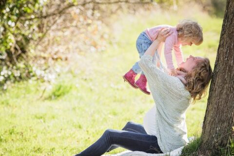Majčin dan: 10 darova koji vrijede više od skupih poklona park, mother, girl, mama, child, toddler, landscape, tree, pregnant, family, fun, nature, baby, offspring, mom, happy mothers day, mum