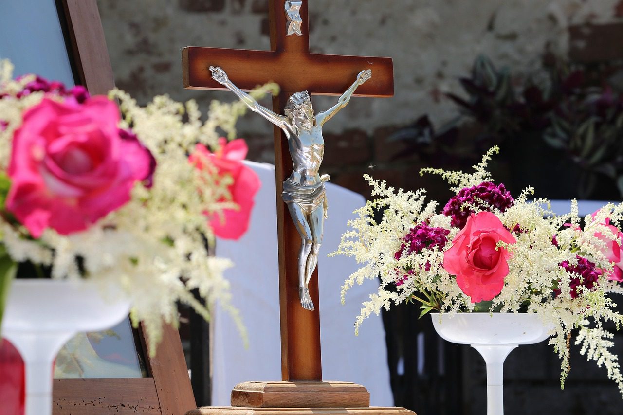 corpus christi feast, pink roses, procession, tradition, holiday, church, christian, christianity, religion, religious, spiritual, catholic, catholicism, tijelovo