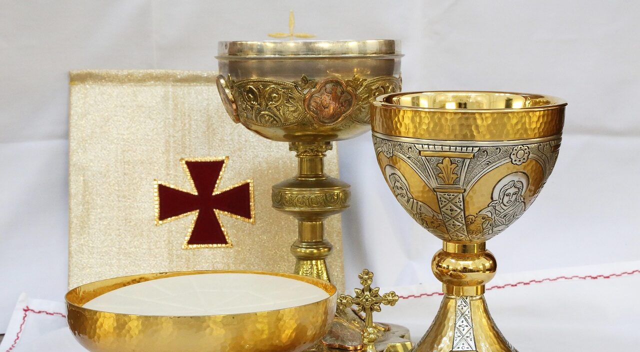 cross, crucifix, chalice, wine, water, eucharist, communion, religion, faith, christianity, religious, christ, symbol, christian, jesus, god, church, holy, spiritual, catholic, belief, nature, spirituality, resurrection, saviour, spirit, celebration, mass